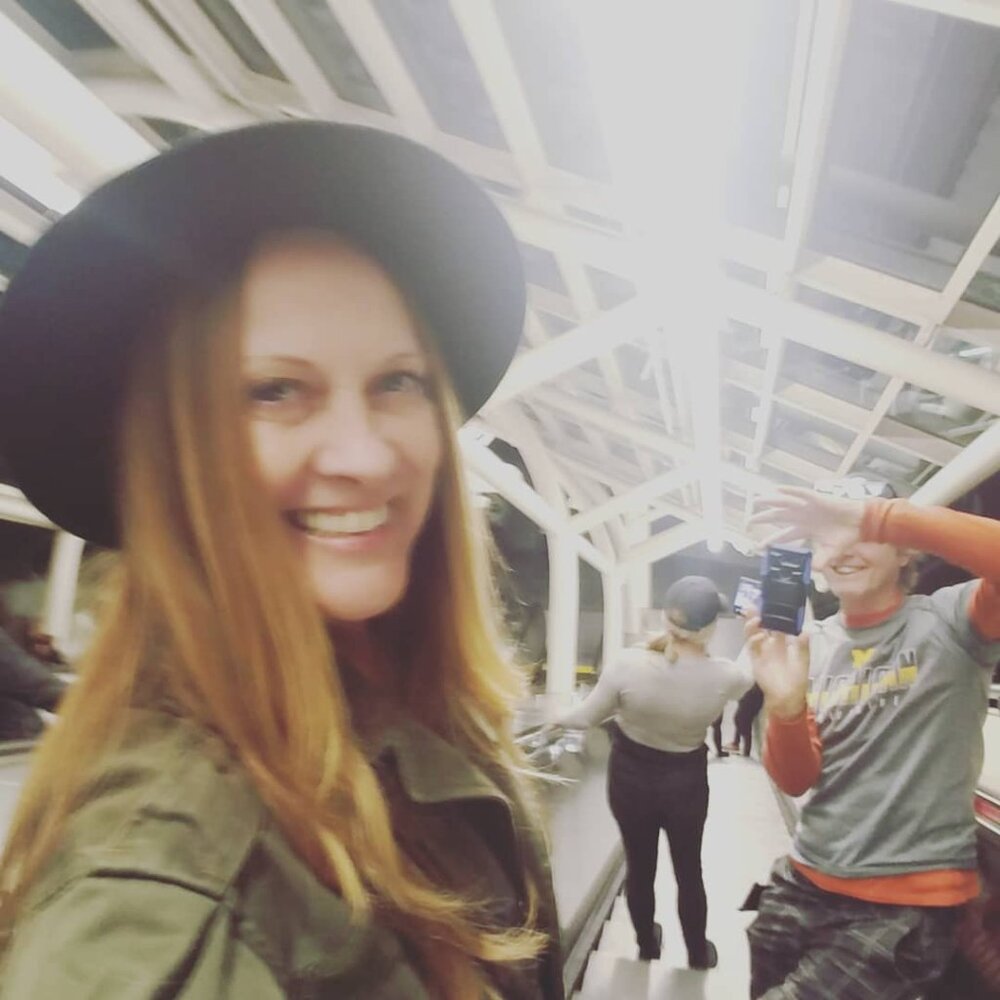 Robin here...Tweet...Tweet 🐦🐦🐦 - Picture 4 of 9